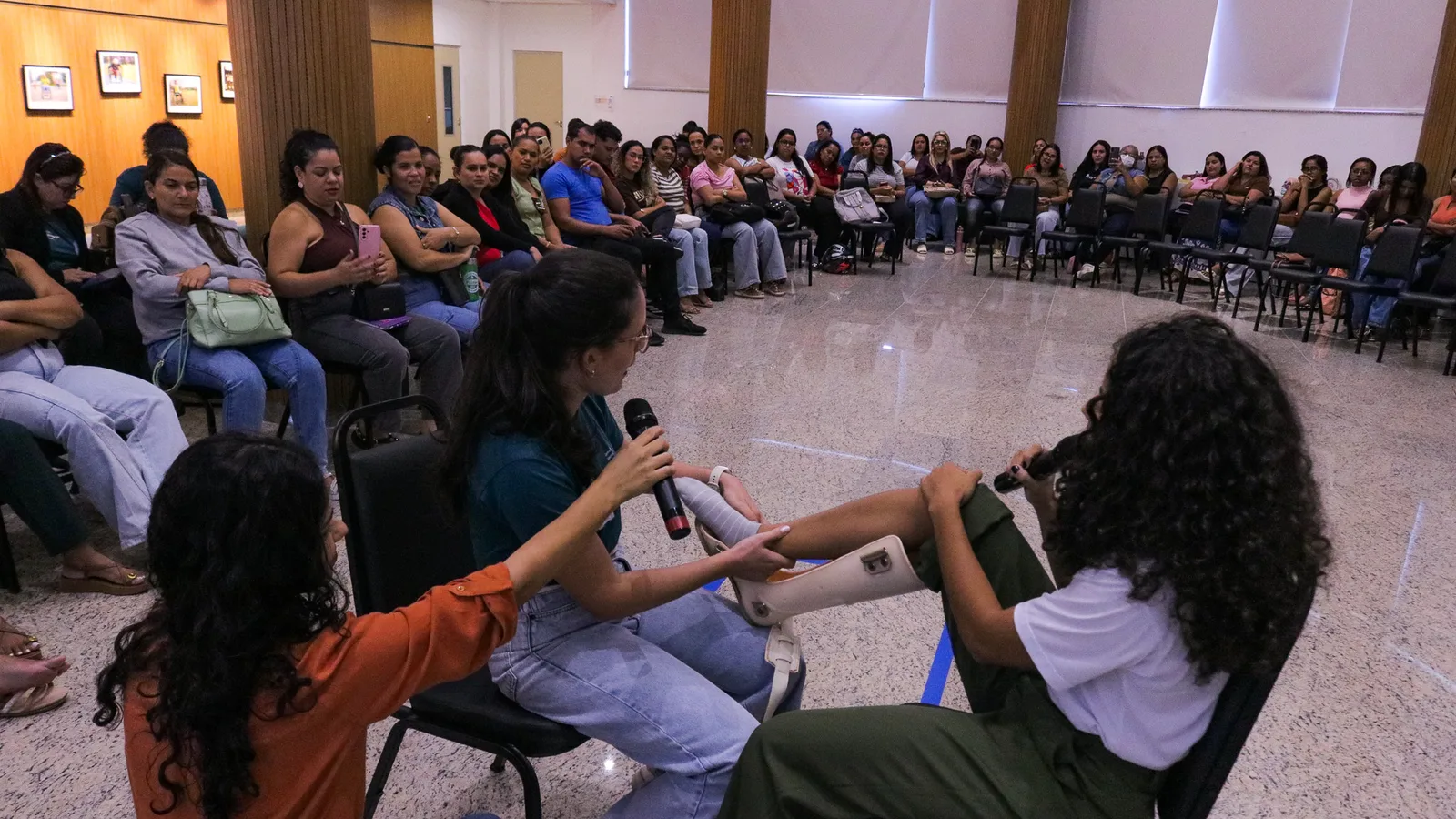 ISD capacita auxiliares de sala de Macaíba em etiqueta inclusiva e manejo de estudantes com deficiência