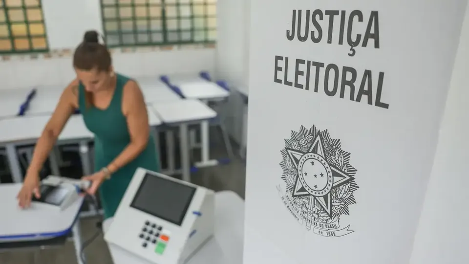 TSE informa que 900 urnas foram substituídas até o meio-dia