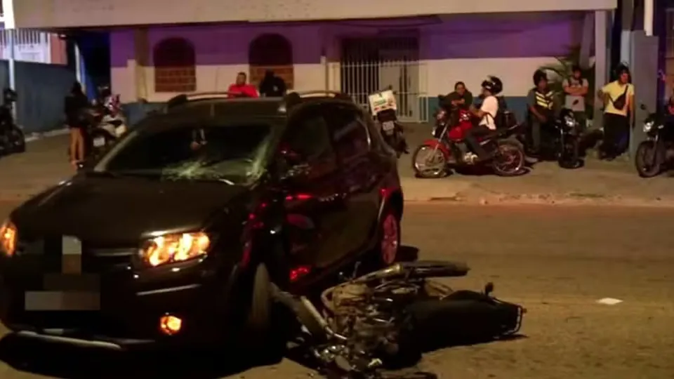 Motociclista morre em acidente com carro na Avenida Jaguarari, em Natal