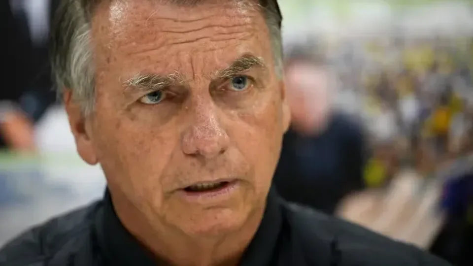 Bolsonaro teve crise de soluços com 36 horas de duração, diz relatório