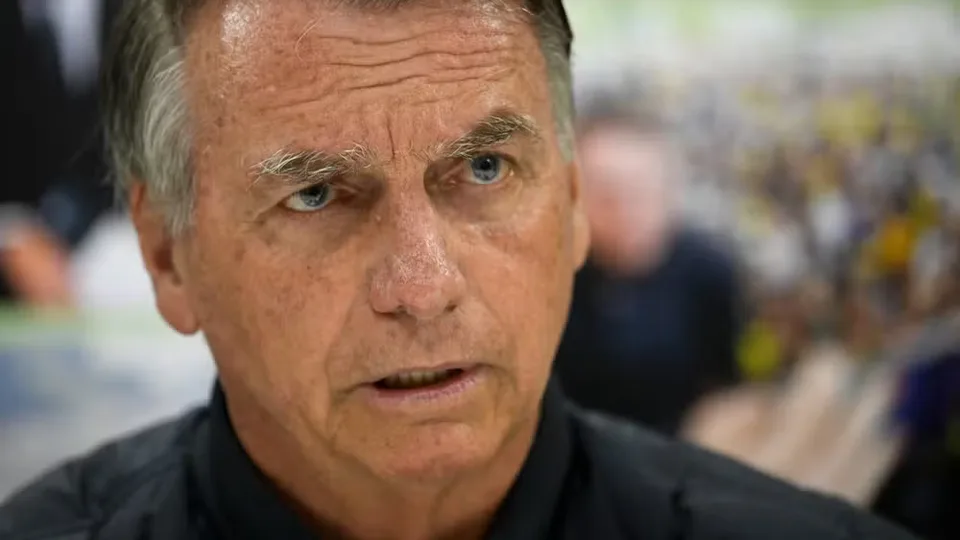 Bolsonaro teve crise de soluços com 36 horas de duração, diz relatório