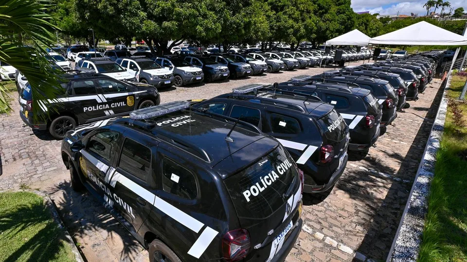 Governo atende demanda de Ezequiel e entrega viaturas semiblindadas para PM e PC
