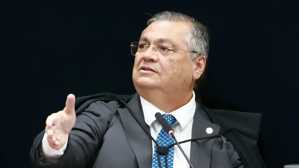 Dino nega pedido de soltura de Deolane Bezerra