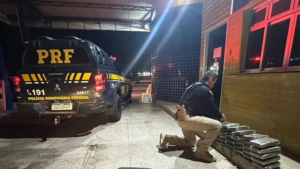 PRF prende casal com cerca de 30 kg de maconha na BR-101 em São José de Mipibu