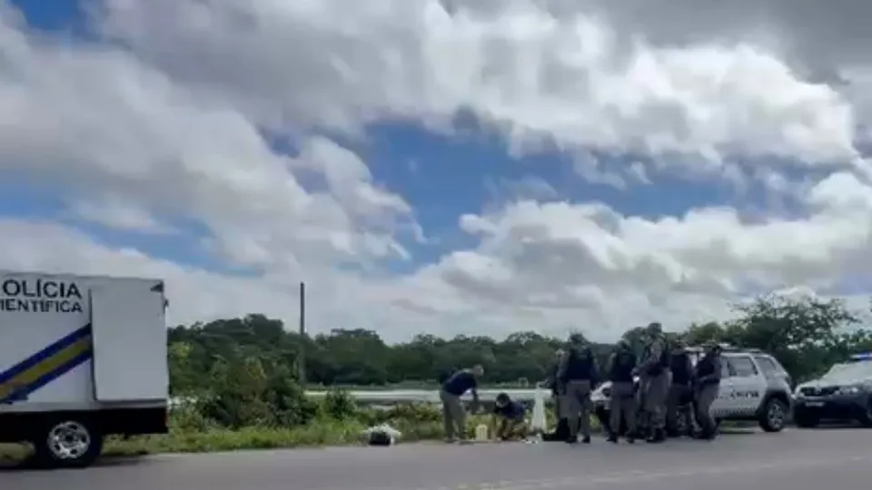 Corpo carbonizado é encontrado às margens da BR-226, em Natal