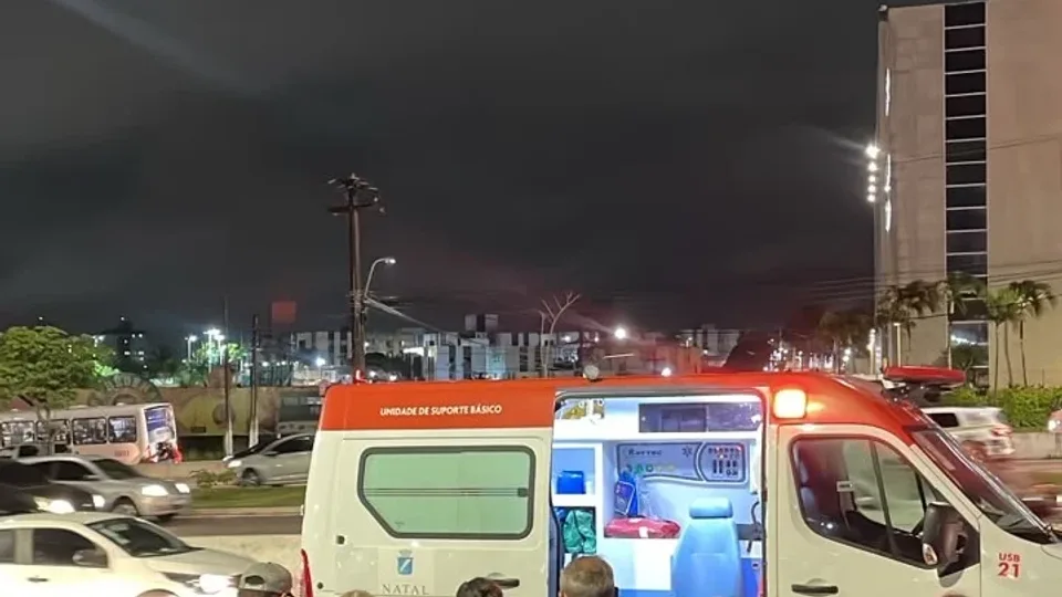 Homem morre após passar mal e ser atropelado por ônibus em Natal