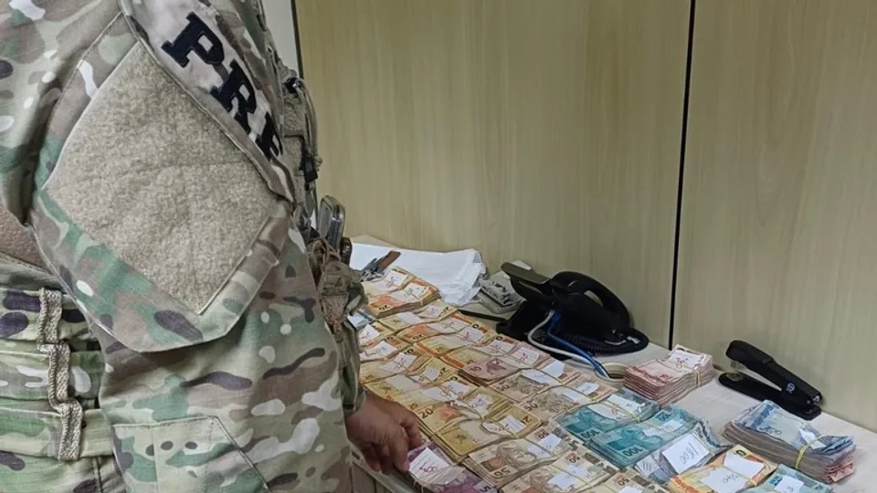 PRF apreende mais de R$1,5 milhão em drogas e prende três homens por tráfico no RN