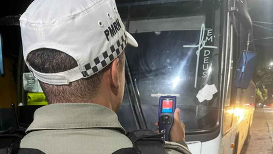 Motorista de ônibus é preso por embriaguez ao volante após festa junina