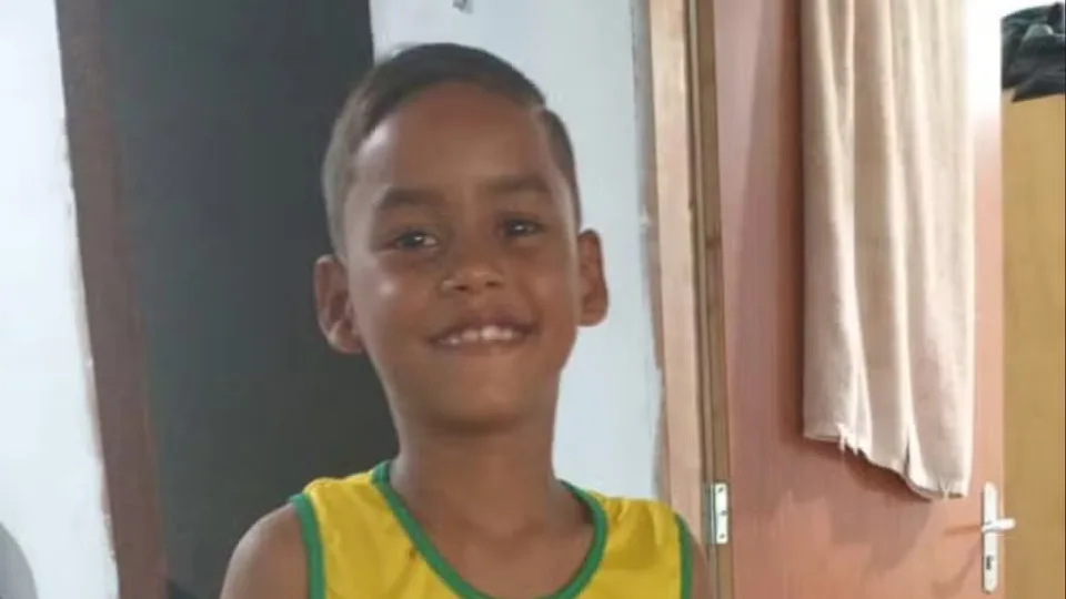 Criança de 8 anos morre após ser atingida por tiro dentro de casa em Natal