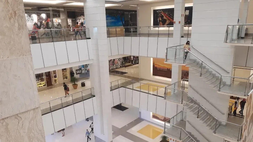 Jogo do Brasil altera horários de shoppings e supermercados nesta quarta-feira (24) em Natal