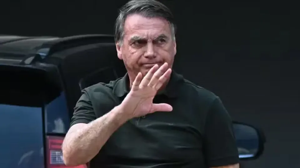 Defesa de Bolsonaro nega ‘falta grave’ em apreensão de arma e pede a Moraes prorrogação de prisão domiciliar