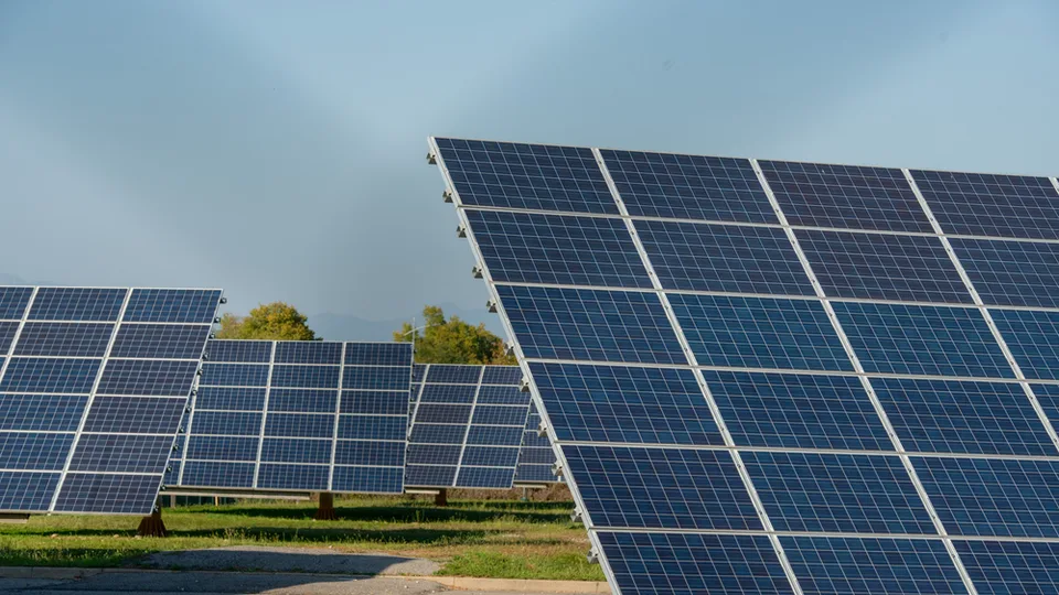 MPRN ajuíza ação contra concessionária por cobranças abusivas de energia solar no RN