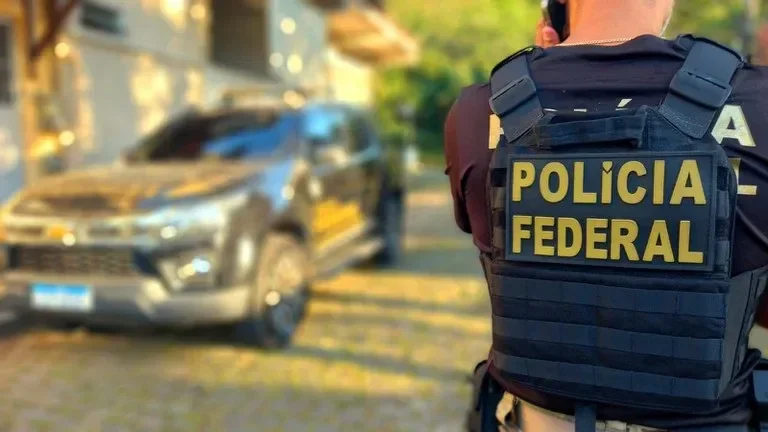Operação nacional da PF contra tráfico e lavagem de dinheiro cumpre mandados no RN e mais 14 estados