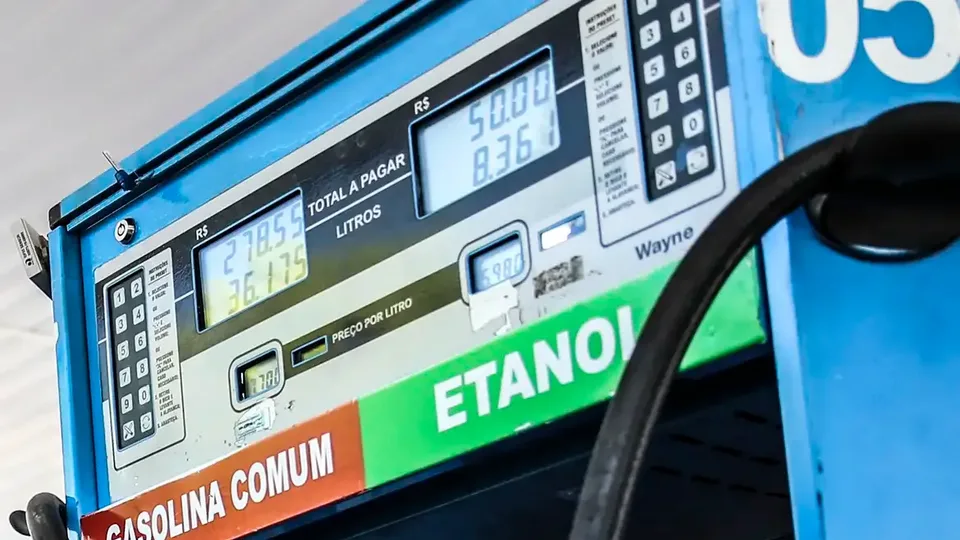 Conselho eleva de 30% para 32% teor de etanol na gasolina por 180 dias