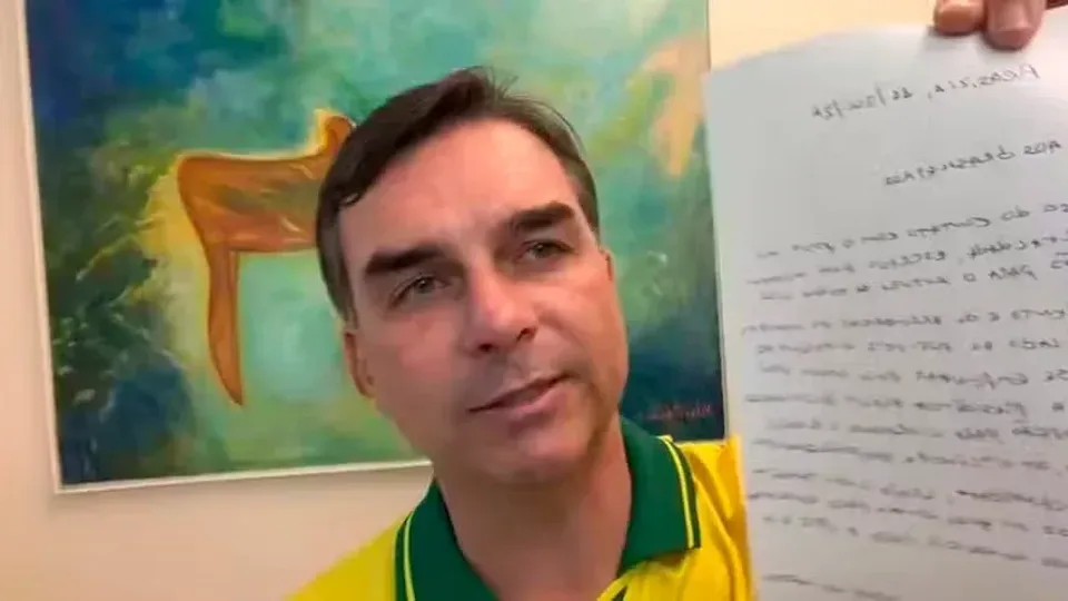 OAB pede a Moraes para liberar ‘comunicação pessoal e reservada’ entre Flávio e Jair Bolsonaro após suspensão de visitas