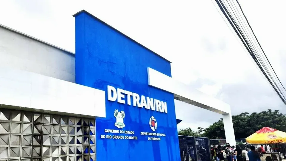Detran alerta população sobre golpe de e-mails falsos que simulam suspensão da CNH e cobrança de multas