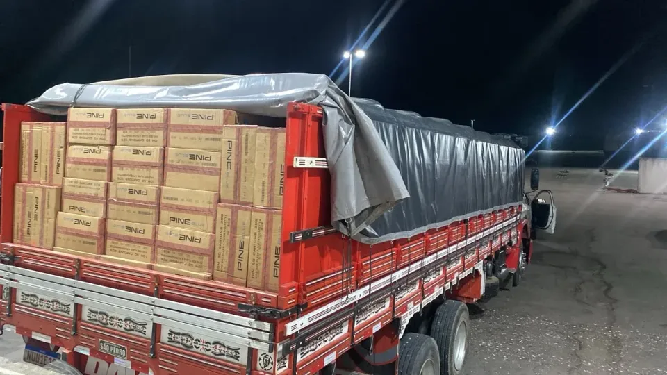 Fiscalização termina com fuga por mata e apreensão de carga de cigarros contrabandeados no RN