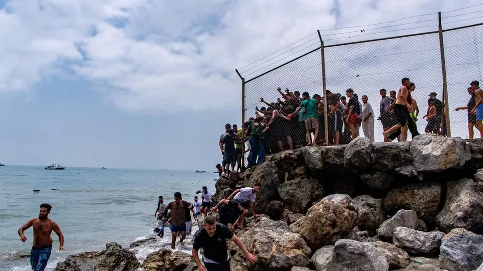 Sobe para 57 número de imigrantes mortos ao tentar chegar a nado à Espanha