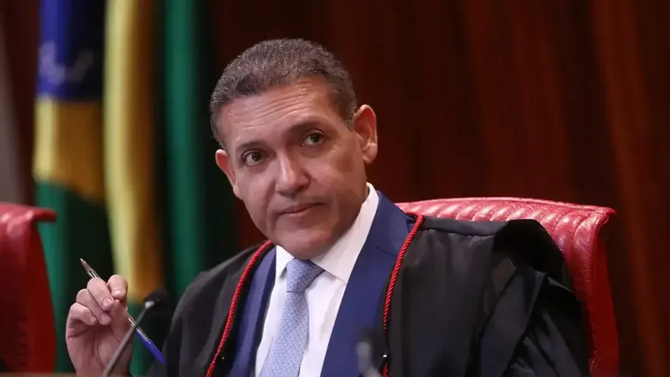 Urna eletrônica é patrimônio da democracia, diz presidente do TSE