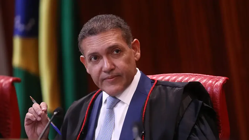 Urna eletrônica é patrimônio da democracia, diz presidente do TSE