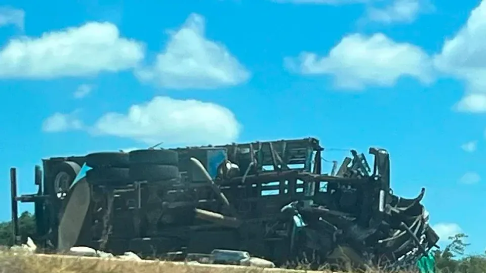 Colisão frontal entre caminhão e carro deixa motorista morto no Oeste do RN