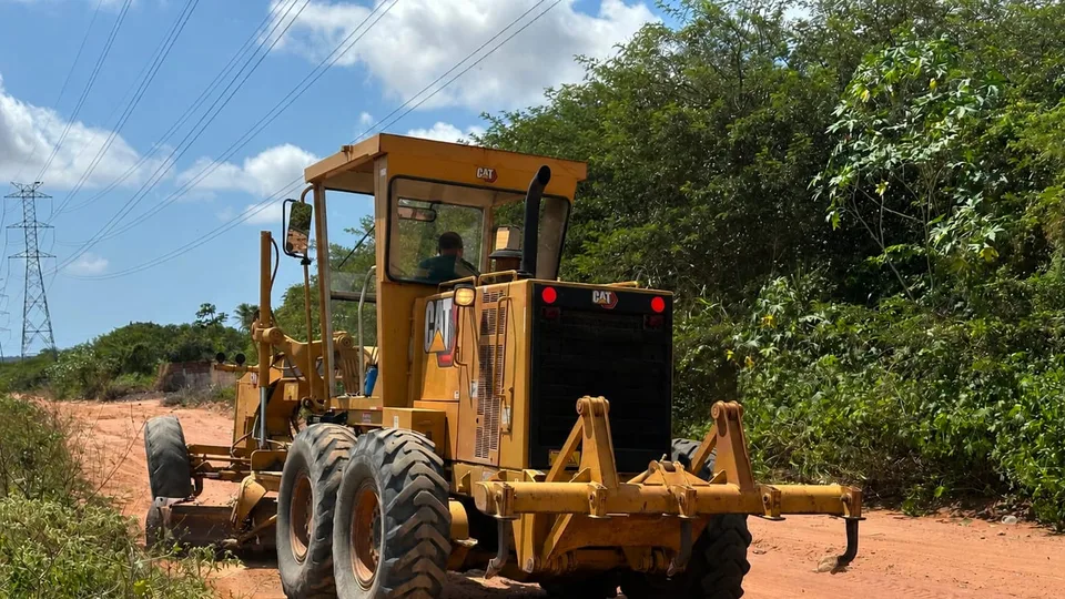 Prefeitura de Macaíba realiza nova operação de manutenção de estradas vicinais na zona rural