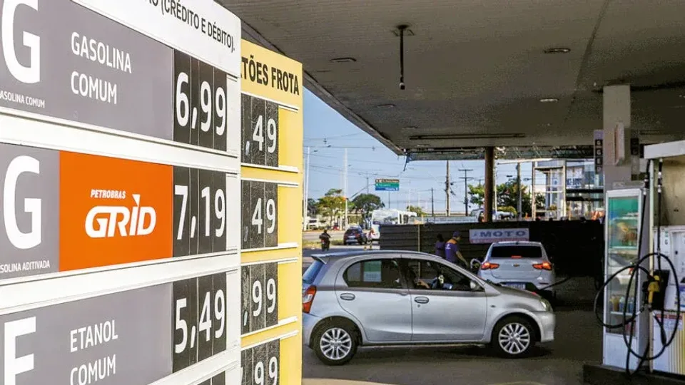 Gasolina atinge R$ 6,99 em Natal após semana de reajustes