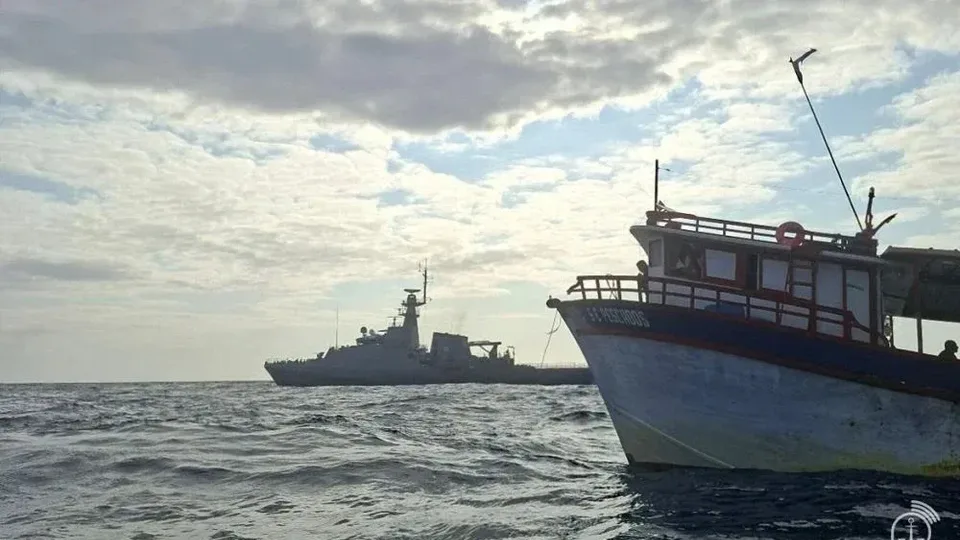Operação da Marinha coordenada de Natal localiza barco pesqueiro desaparecido com seis tripulantes