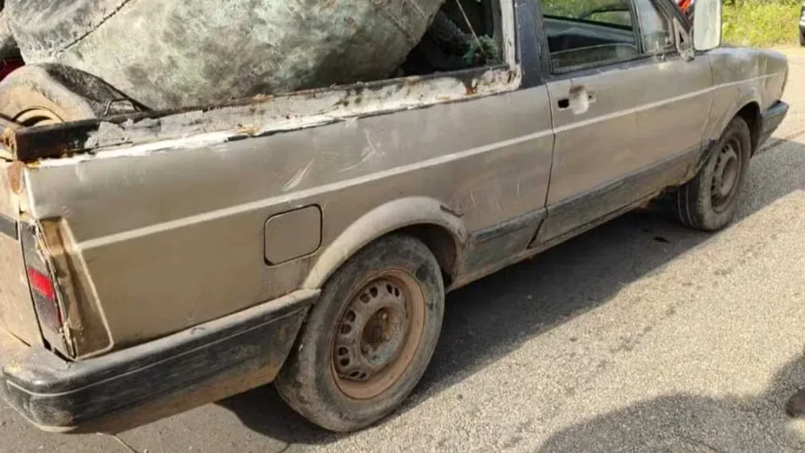 Alambique roubado de engenho é encontrado dentro de carro abandonado na zona rural de Ceará-Mirim