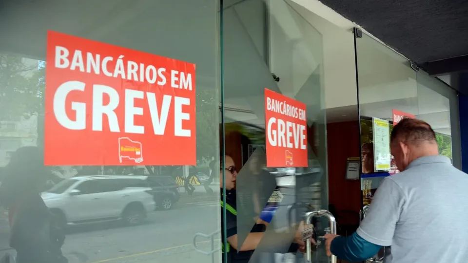 Bancários aceitam acordo e suspendem greve nos bancos privados do RN