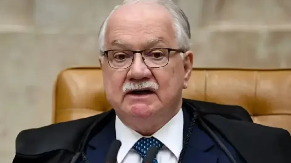 Fachin dá 24 horas para Mendonça liberar sigilo de documentos do caso Master