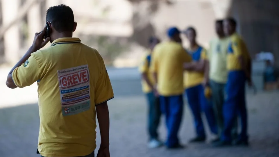 Trabalhadores dos Correios estão em greve por tempo indeterminado