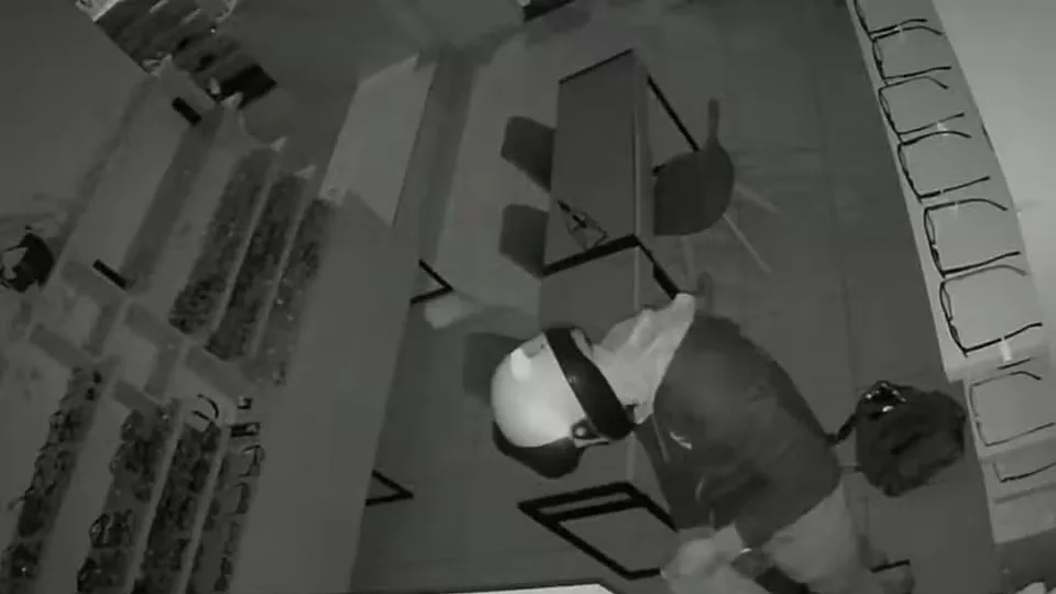 Homem invade ótica durante a madrugada e furta quase 180 relógios no interior do RN