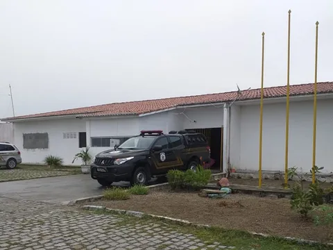 Sete detentos fogem durante banho de sol em cadeia de Nova Cruz