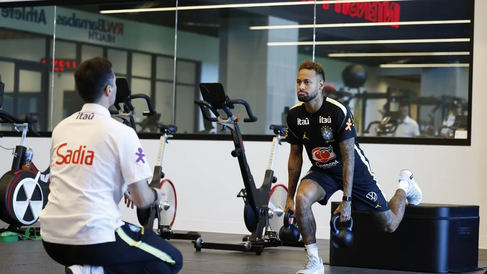 Neymar passa por exames, e CBF fala em “boa evolução”