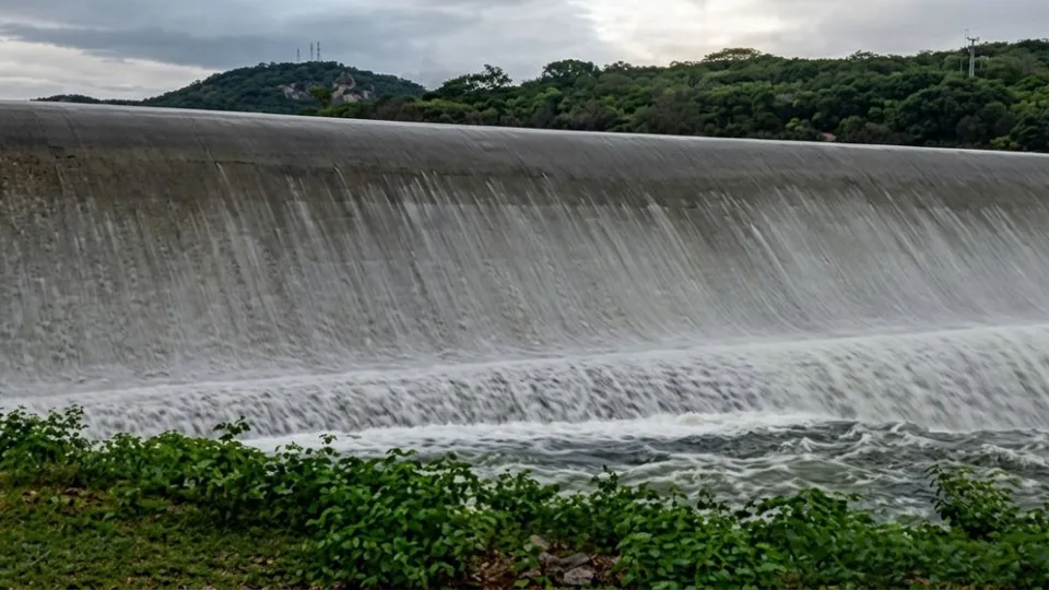 Chuvas fortalecem reservas hídricas do RN e elevam número de açudes sangrando