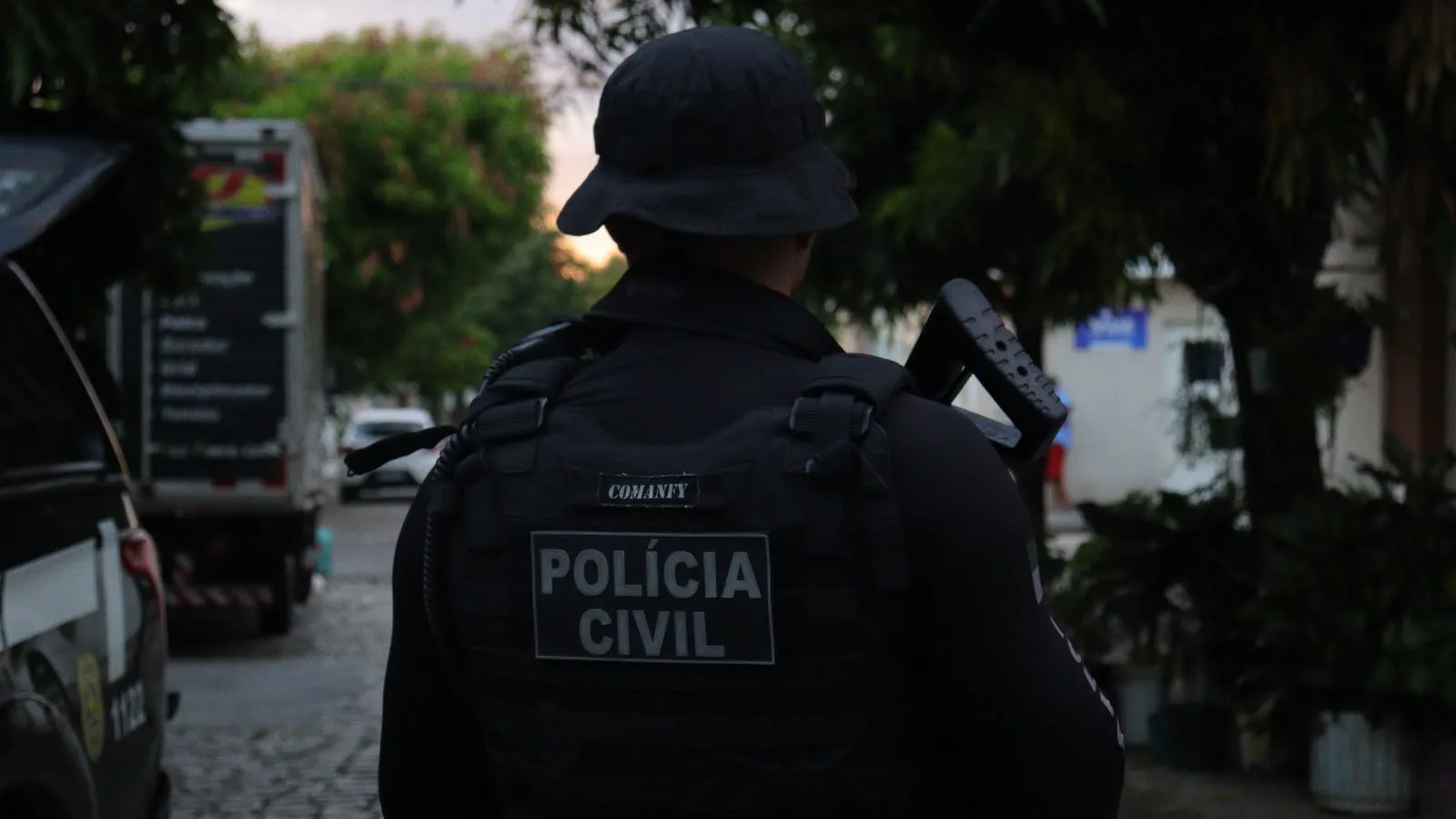“Operação Engrenagem Suja”: Polícia Civil cumpre mandados contra suspeitos de receptar e comercializar irregularmente óleos lubrificantes automotivos em Natal