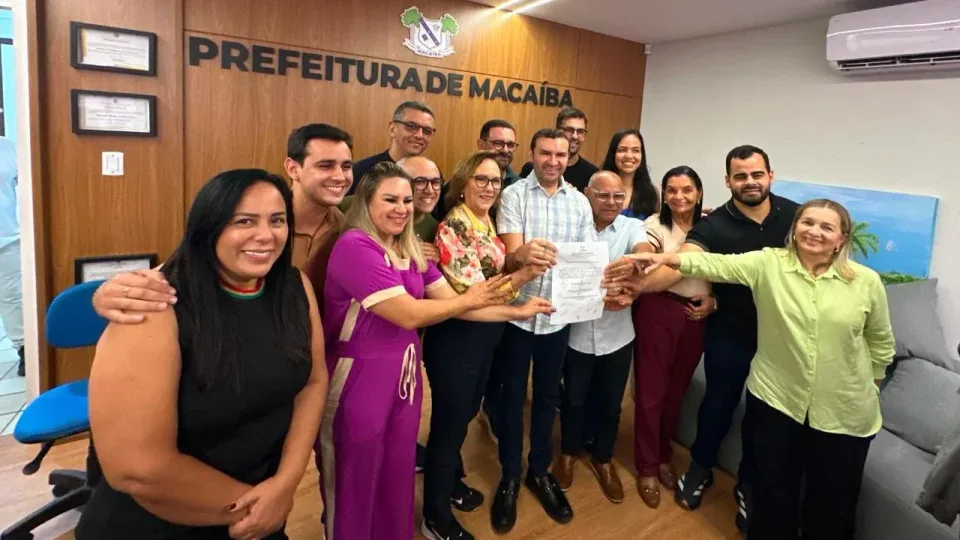 Prefeito Emídio Jr. assina ordem de serviço para reforma geral do Ginásio Poliesportivo de Mangabeira