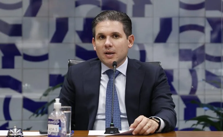 Motta cria comissão para analisar PEC que reduz maioridade penal