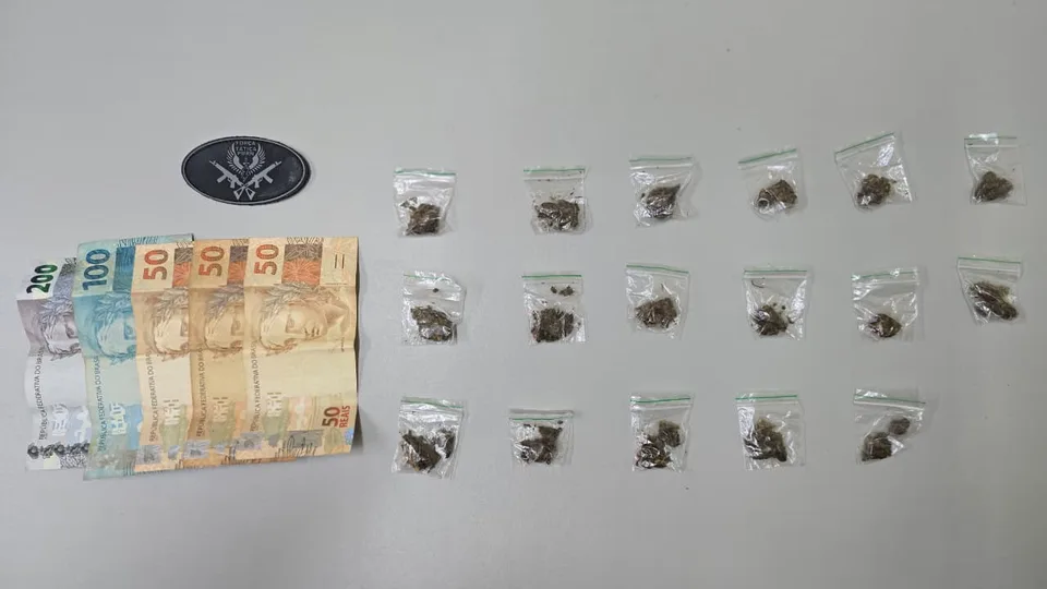 Suspeito foge da PM e deixa drogas e dinheiro para trás em Macaíba