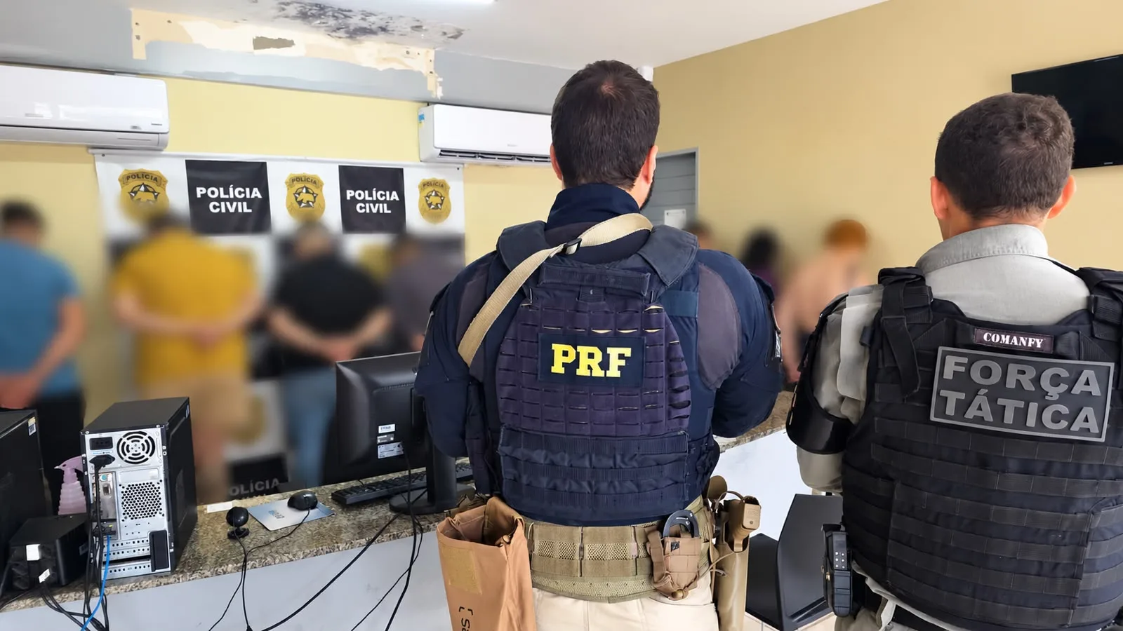 Ação conjunta entre PRF e PMRN resulta na condução de dez pessoas e apreensão de munições de calibre restrito em Mossoró
