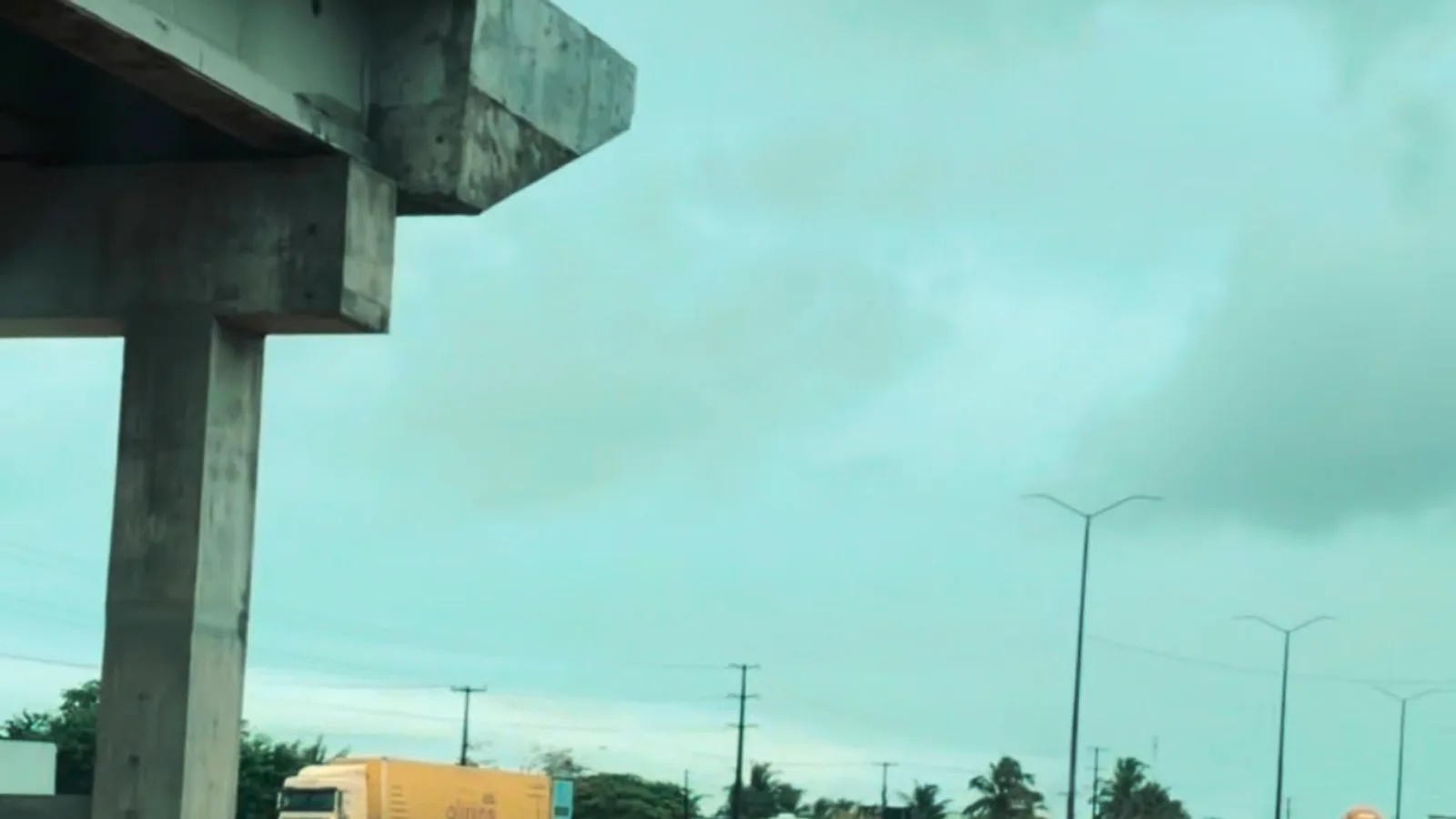 Buracos voltam a causar transtornos na BR-304, em Macaíba, no sentido Parnamirim/Natal