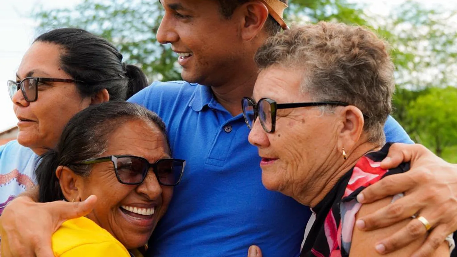 Allyson lidera com ampla vantagem, 40,80% contra 19,90% de Álvaro e 13% de Cadu, em pesquisa