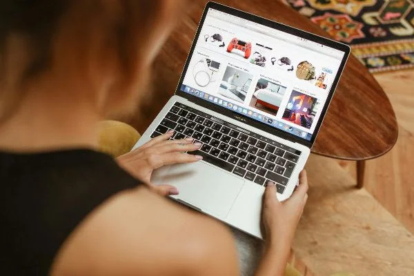 Justiça de Macaíba condena loja online a indenizar consumidora por não devolver dinheiro após desistência da compra