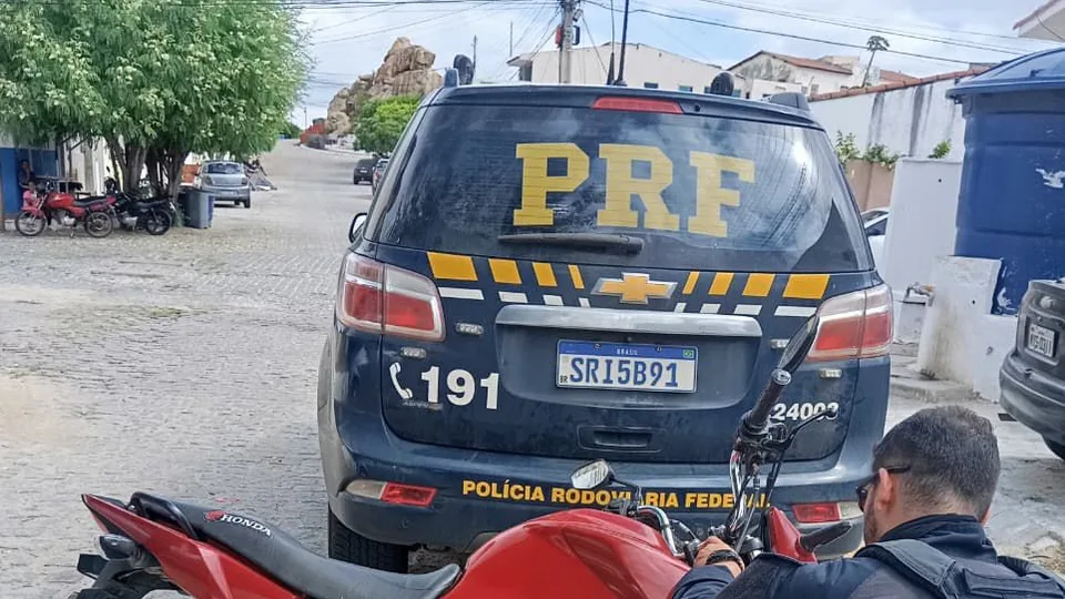 PRF prende dois homens por receptação e apreende duas motocicletas no interior do RN