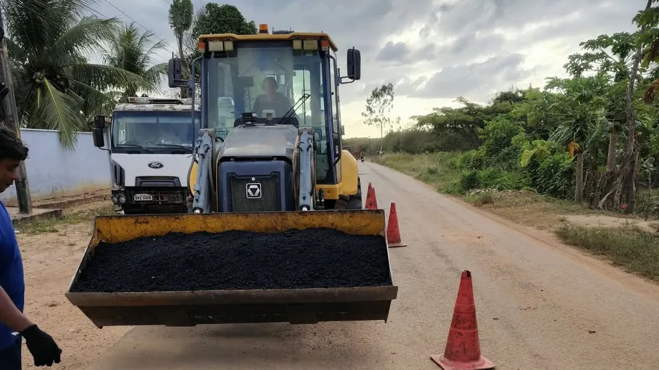 Prefeitura de Macaíba inicia operação tapa-buraco na RN-160 entre Canabrava e Traíras