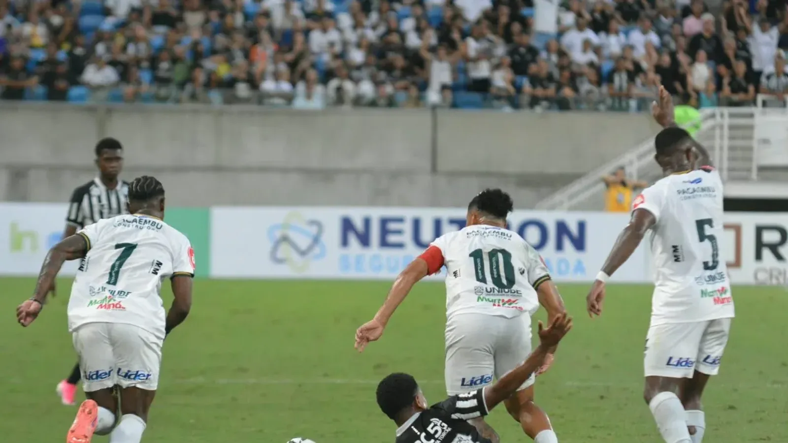 ABC sai na frente, sofre empate após falha do goleiro e é eliminado na Série D