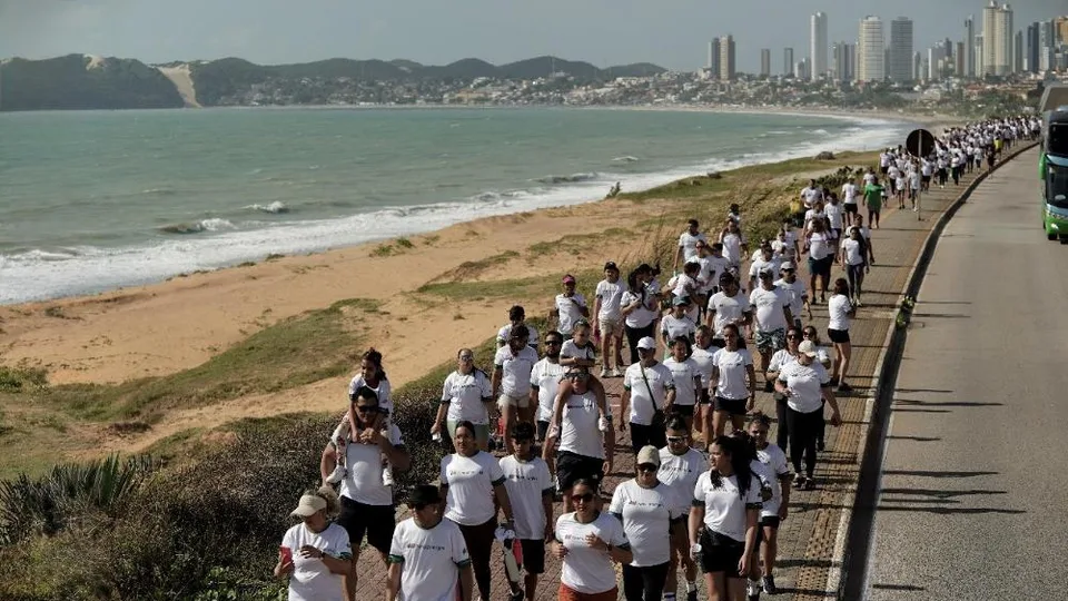 Neoenergia Cosern arrecada uma tonelada de alimentos durante Caminhada Solidária na Via Costeira