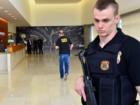 Agentes da Polícia Federal durante uma operação