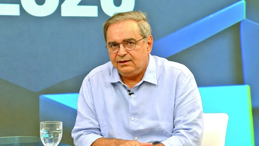 Álvaro nega estar escondendo Flávio na campanha: ‘Nossa posição é de direita’